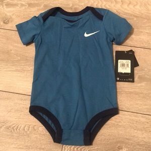Nike onesie 6-9 months